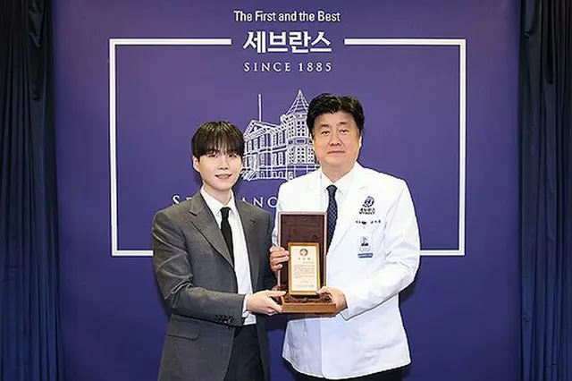 ＢＴＳのＳＵＧＡさん（左、セブランス病院提供）＝（聯合ニュース）≪転載・転用禁止≫