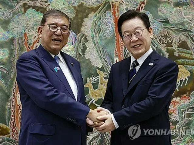 韓日首脳　「朝鮮半島非核化」を再確認＝貿易秩序変化に共同対応へ