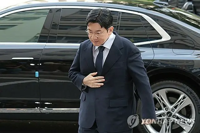 ９月１５日、ソウル警察庁に出頭した房氏＝（聯合ニュース）