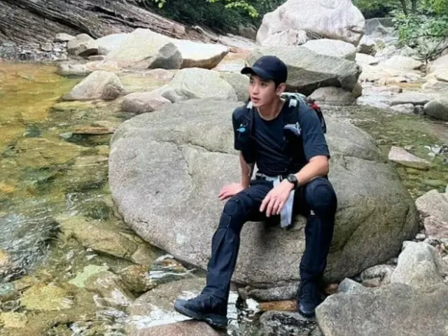 俳優キム・スヒョン、6か月ぶりに近況公開「一人で登山している」…故キム・セロンさん側との泥沼の争い