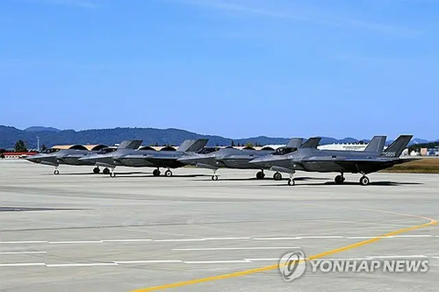 ２０２４年１０月２５日、護国訓練のため、離陸準備をするステルス戦闘機Ｆ３５Ａ（空軍提供）＝（聯合ニュース）≪転載・転用禁止≫