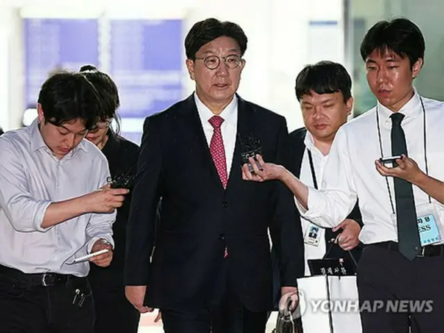 ９月１６日に自身の逮捕状発付の是非を判断する令状審査に出席した権性東被告＝（聯合ニュース）