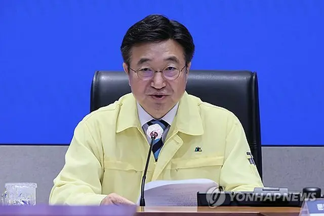 中央災難安全対策本部の会議で発言する尹氏＝３日、ソウル（聯合ニュース）