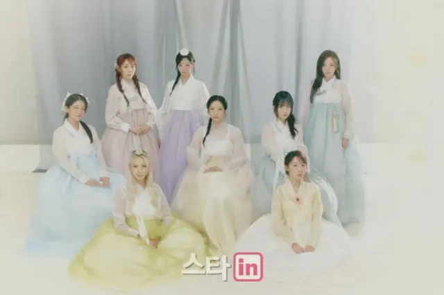 ”9周年”「宇宙少女（WJSN）」、韓服で秋夕のあいさつ...「時間が過ぎるのがとても早い」