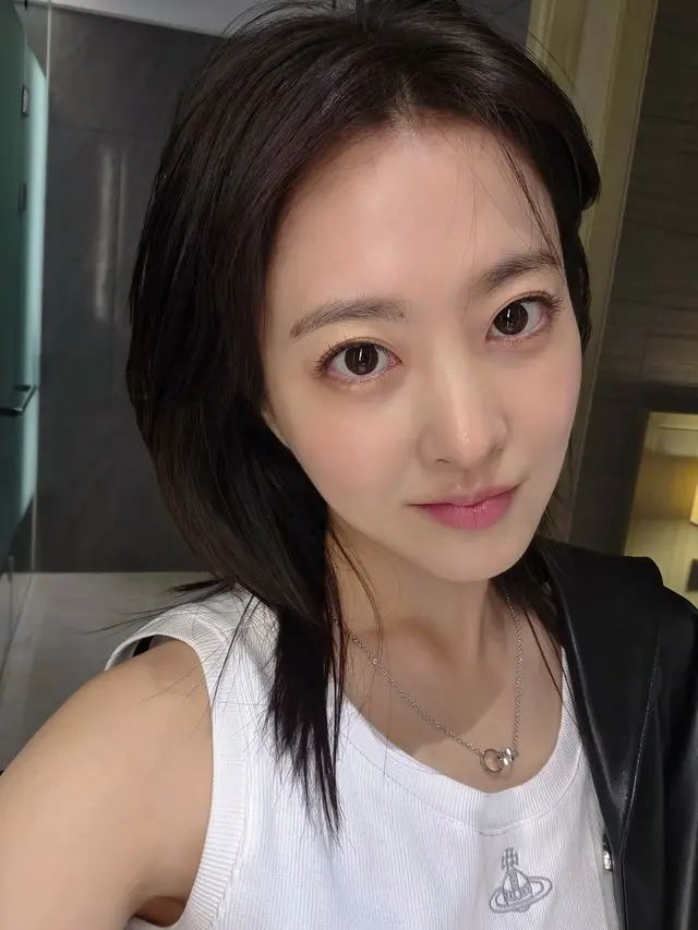 女優パク・ボヨン、白いTシャツを着ただけ「こんなにきれいだなんて！」 …さわやかな「夏」の日常大放出