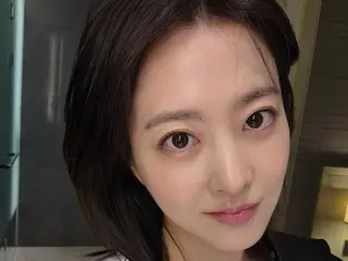 女優パク・ボヨン、白いTシャツを着ただけで「こんなにきれいだなんて！」 …さわやかな「夏」の日常大放出