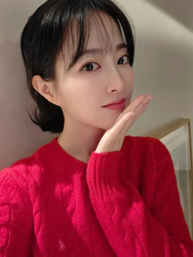 女優パク・ボヨン、白いTシャツを着ただけ「こんなにきれいだなんて！」 …さわやかな「夏」の日常大放出