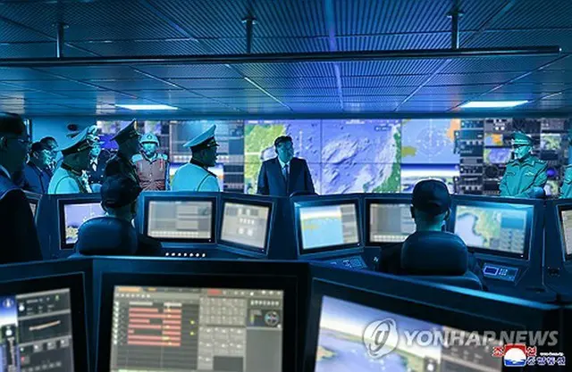 北朝鮮の朝鮮中央通信は６日、金正恩（キム・ジョンウン）国務委員長（朝鮮労働党総書記）が前日に武装装備展示会を訪問し、新型駆逐艦「崔賢」を視察したと報じた＝（朝鮮中央通信＝聯合ニュース）≪転載・転用禁止≫