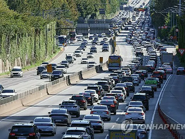 韓国の大型連休最終日　高速道路上り渋滞始まる