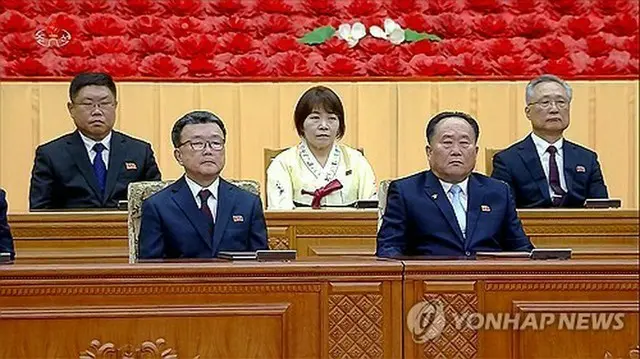 今年５月２５日に開かれた在日本朝鮮人総連合会（朝鮮総連）結成７０周年記念中央報告会に出席した李善権氏（前列右）＝（朝鮮中央テレビ＝聯合ニュース）≪転載・転用禁止≫