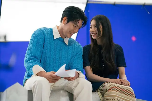 スジ（Miss A）＆キム・ウビン、話題性総なめに未公開スチール大放出…人気も「魔法のランプにお願い」2