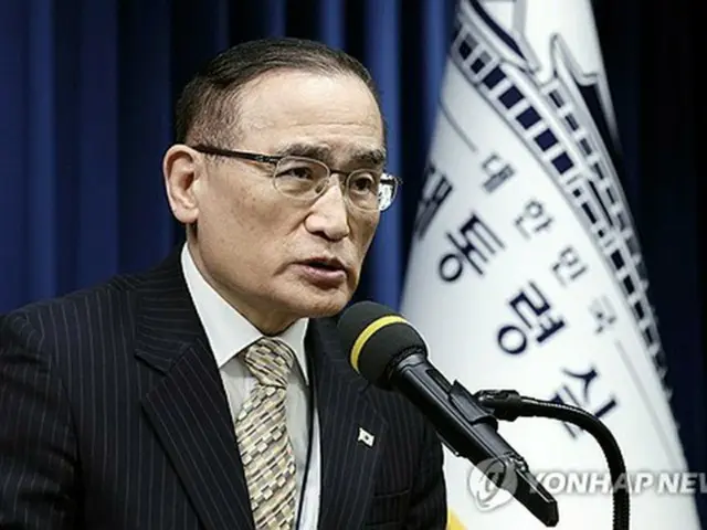 記者会見する魏聖洛・国家安保室長＝１７日、ソウル（聯合ニュース）