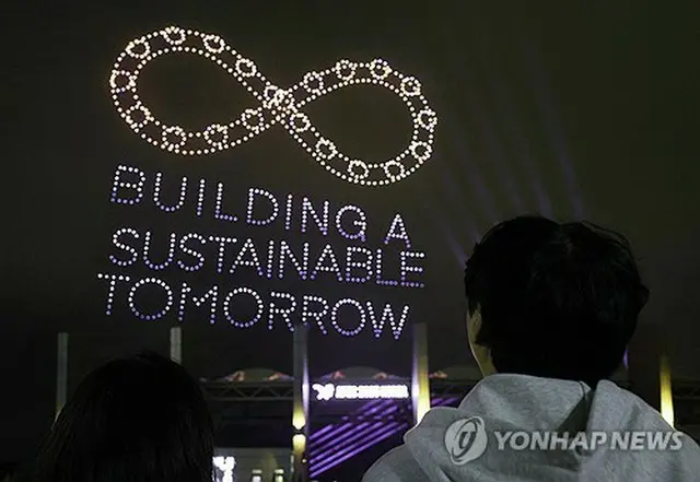 ＡＰＥＣ首脳会議の開催を記念したマルチメディアショー＝１８日、慶州（聯合ニュース）