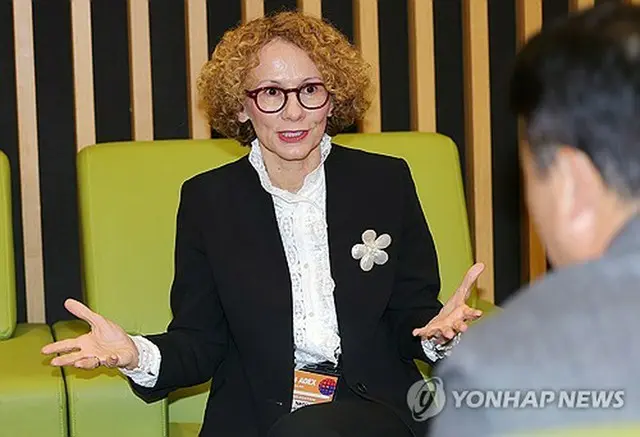 インタビューに応じるシェケリンスカ氏＝２０日、高陽（聯合ニュース）