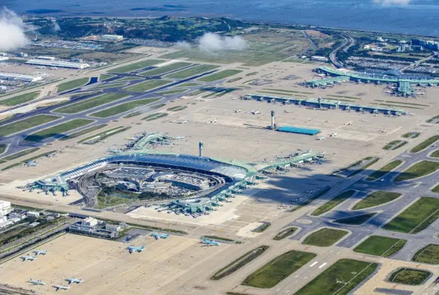 「飛行機をハイジャックし、ロッテワールドに衝突」…相次ぐ脅迫文、警察が捜査＝韓国