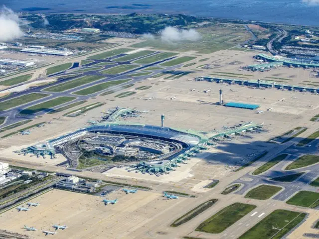 「飛行機をハイジャックし、ロッテワールドに衝突」…相次ぐ脅迫文、警察が捜査＝韓国