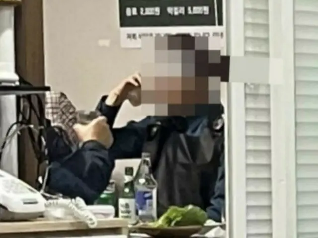 店の前にパトカーを止めて制服姿で飲酒？…警察「勤務中の飲酒はなかった」＝韓国