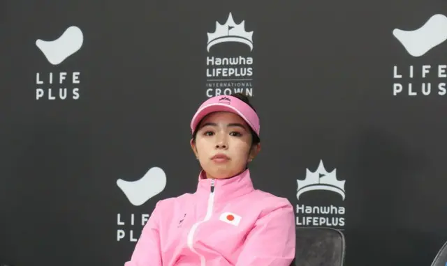 記者会見に臨む山下美夢有（写真：wowKorea）