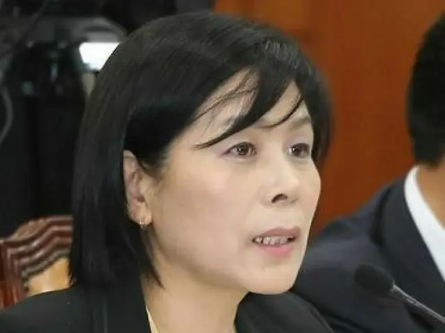 共に民主党のチェ・ミンヒ議員、娘への祝儀リストが本会議場で見つかり問題に、「返還を指示」＝韓国