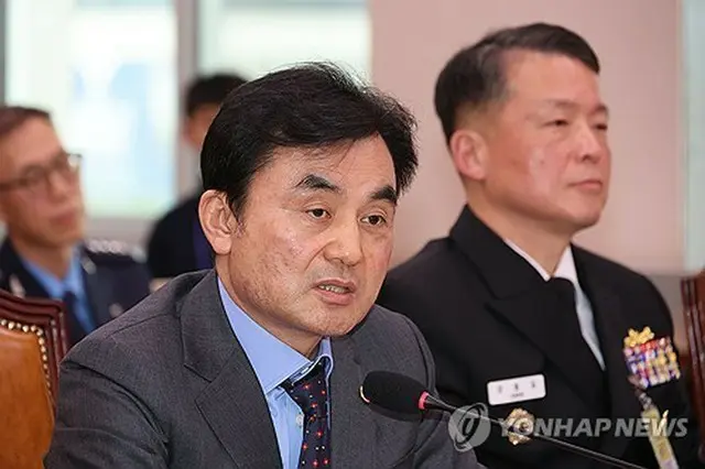 国会で答弁する安圭伯・国防部長官（資料写真）＝（聯合ニュース）