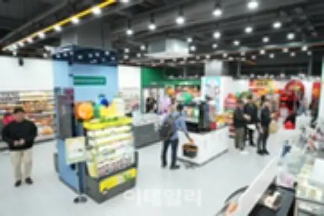 セブンイレブンが新たなモデルの店舗を明洞に開設、ラーメン調理ゾーンも＝韓国