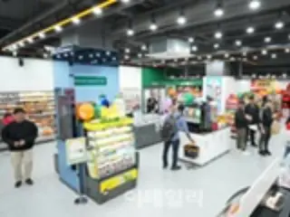 セブンイレブンが新たなモデルの店舗を明洞に開設、ラーメン調理ゾーンも＝韓国