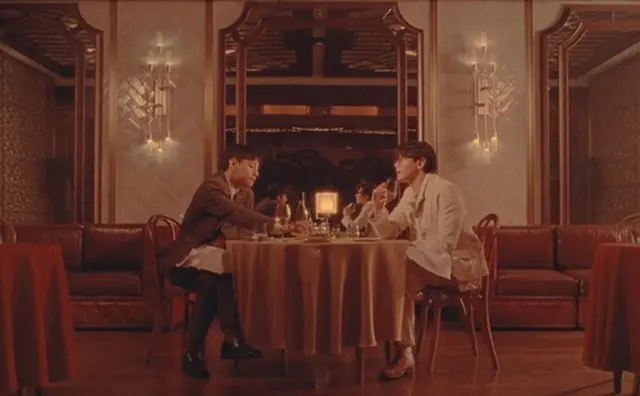 「Ｗｉｎｔｅｒ　Ａｈｅａｄ（ｗｉｔｈ　ＰＡＲＫ　ＨＹＯ　ＳＨＩＮ）」のミュージックビデオのワンシーン（ビッグヒットミュージック提供）＝（聯合ニュース）≪転載・転用禁止≫