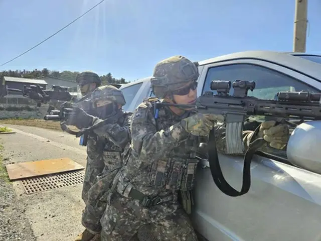 訓練中の陸軍兵士（陸軍提供）＝（聯合ニュース）≪転載・転用禁止≫