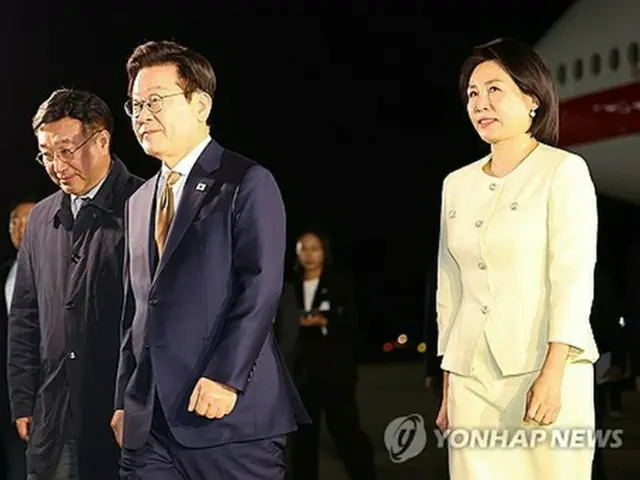 李大統領がＡＰＥＣ開催地・慶州入り　２９日の韓米首脳会談準備