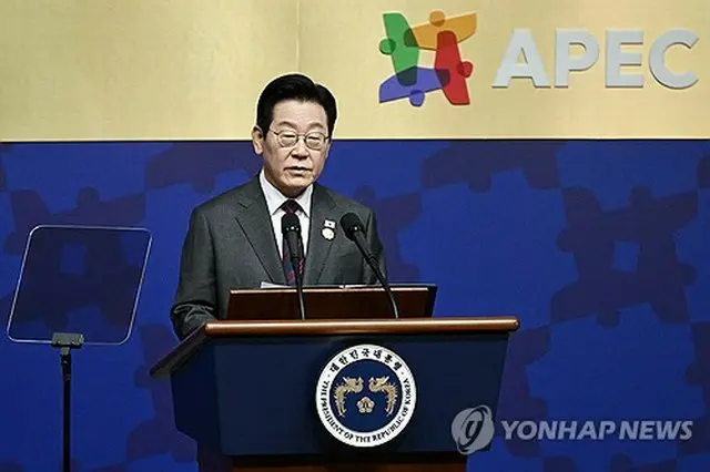 ＡＰＥＣのＣＥＯサミットで特別演説を行う李大統領＝２９日、慶州（聯合ニュース）