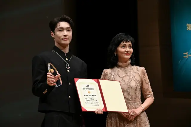 【イベントレポ】「EXO」LAY(張芸興/チャン・イーシン)、最優秀主演男優賞受賞!“アイドルは演技ができない”は過去の話「きょう、ここに立っているのはアイドルであり、俳優でもある張芸興です!」3