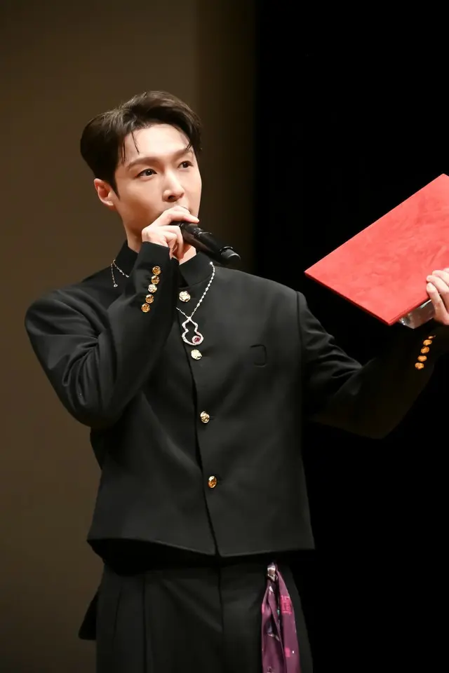 【イベントレポ】「EXO」LAY(張芸興/チャン・イーシン)、最優秀主演男優賞受賞!“アイドルは演技ができない”は過去の話「きょう、ここに立っているのはアイドルであり、俳優でもある張芸興です!」5