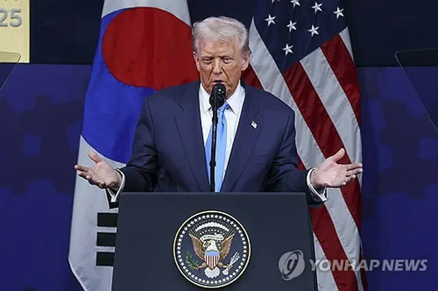 ＣＥＯサミットで演説するトランプ大統領（共同取材）＝２９日、慶州（聯合ニュース）