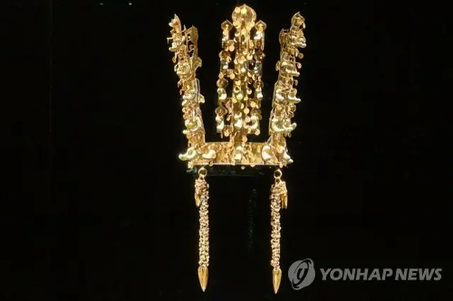 アジア太平洋経済協力会議（ＡＰＥＣ）首脳位会議が開かれる慶州の天馬塚で発掘された金冠＝（聯合ニュース）