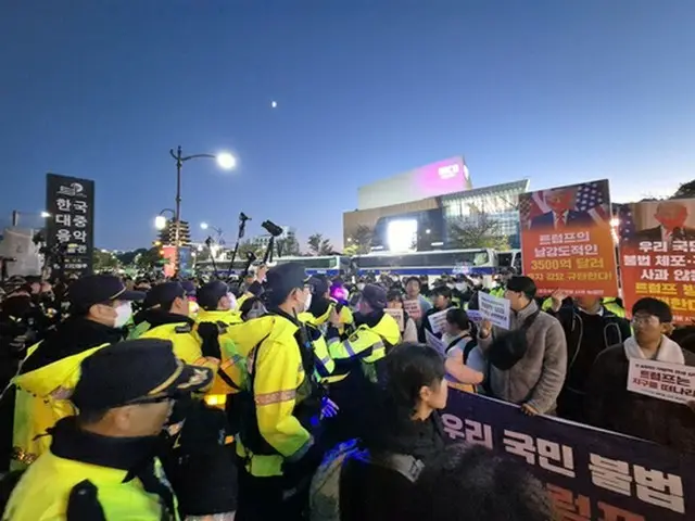 反トランプデモの様子＝２９日、慶州（聯合ニュース）