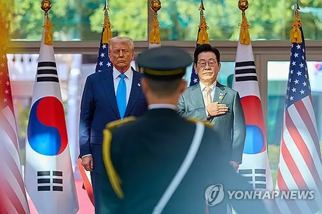 韓国南東部・慶州で会談した李大統領（右）とトランプ大統領＝２９日、慶州（聯合ニュース）