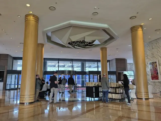 ホテルのロビーでボディーチェックなどを行う米側関係者＝（聯合ニュース）