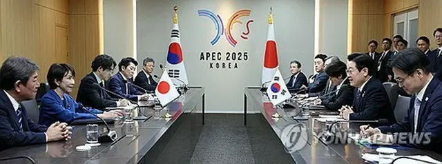 韓日首脳会談の様子（大統領室通信写真記者団）＝３０日、慶州（聯合ニュース）