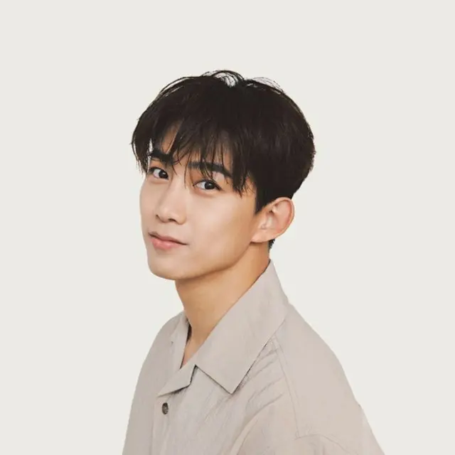 【全文】“9年間交際”オク・テギョン（2PM）、結婚発表“長い間信じてくれた人”…直筆の手紙でファンに伝える01