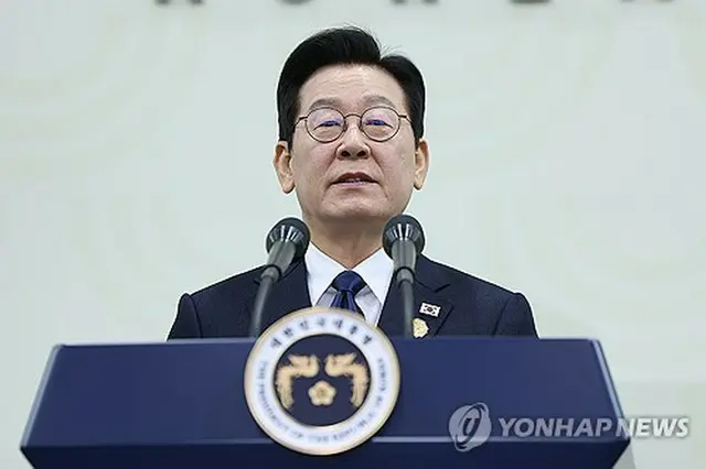 ＡＰＥＣ首脳会議閉幕後、記者会見を行う韓国に李在明（イ・ジェミョン）大統領＝１日、慶州（聯合ニュース）