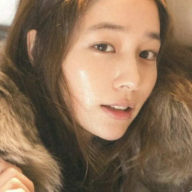 イ・ミンジョン、娘のサプライズ公開後は本人の過去の写真…「昨日でも信じるよ」