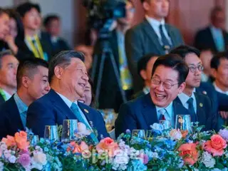 シャオミ製スマートフォンのプレゼントをもらった李大統領が何と答えた？…習近平国家主席が大笑い＝韓国報道