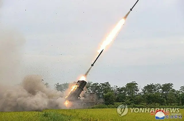 北朝鮮の２４０ミリロケット砲＝（朝鮮中央通信＝聯合ニュース）≪転載・転用禁止≫