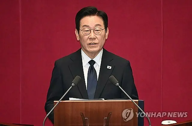 演説する李大統領（国会写真記者団）＝４日、ソウル（聯合ニュース）