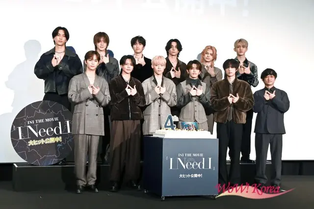 <後ろの列、左から>池崎理人、佐野雄大、許豊凡、西洸人、松田迅、田島将吾<前の列左から>後藤威尊、藤牧京介、木村柾哉、髙塚大夢、尾崎匠海、監督