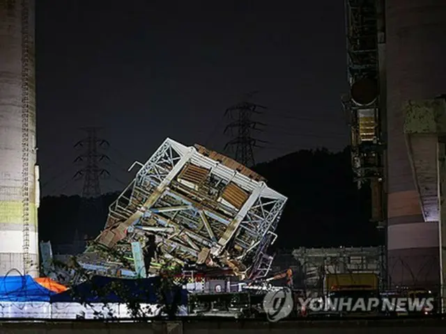 下敷き７人のうち１人死亡　救助活動難航＝韓国発電所の倒壊事故