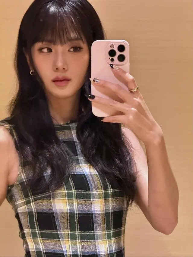 「BLACKPINK」JISOO、前髪を下ろすと違って見えるね…ニューヨークを輝かせた清純美