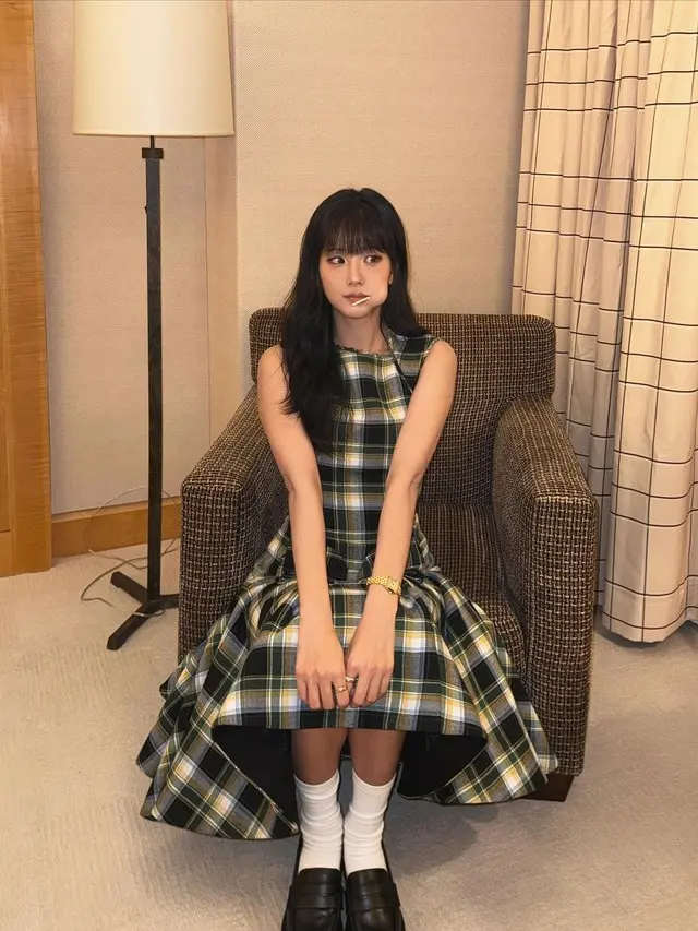 「BLACKPINK」JISOO、前髪を下ろすと違って見えるね…ニューヨークを輝かせた清純美