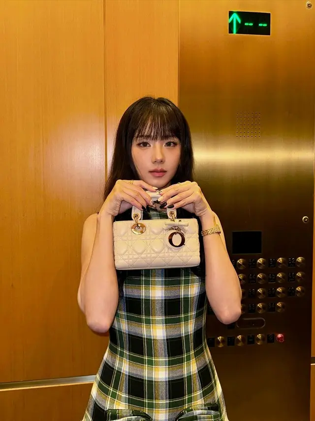 「BLACKPINK」JISOO、前髪を下ろすと違って見えるね…ニューヨークを輝かせた清純美