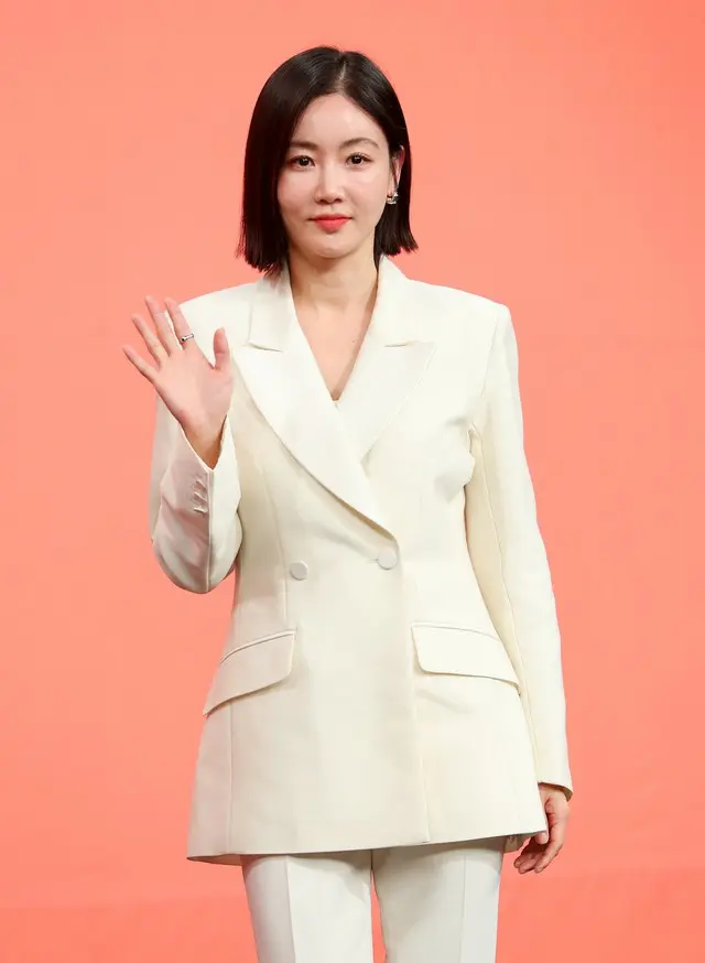 女優ファンウ・スルヘ、「女性が髪をかきあげる理由」…ウヨン(2PM)「率直なのはいいが…」＝「お姉さんは僕の女」